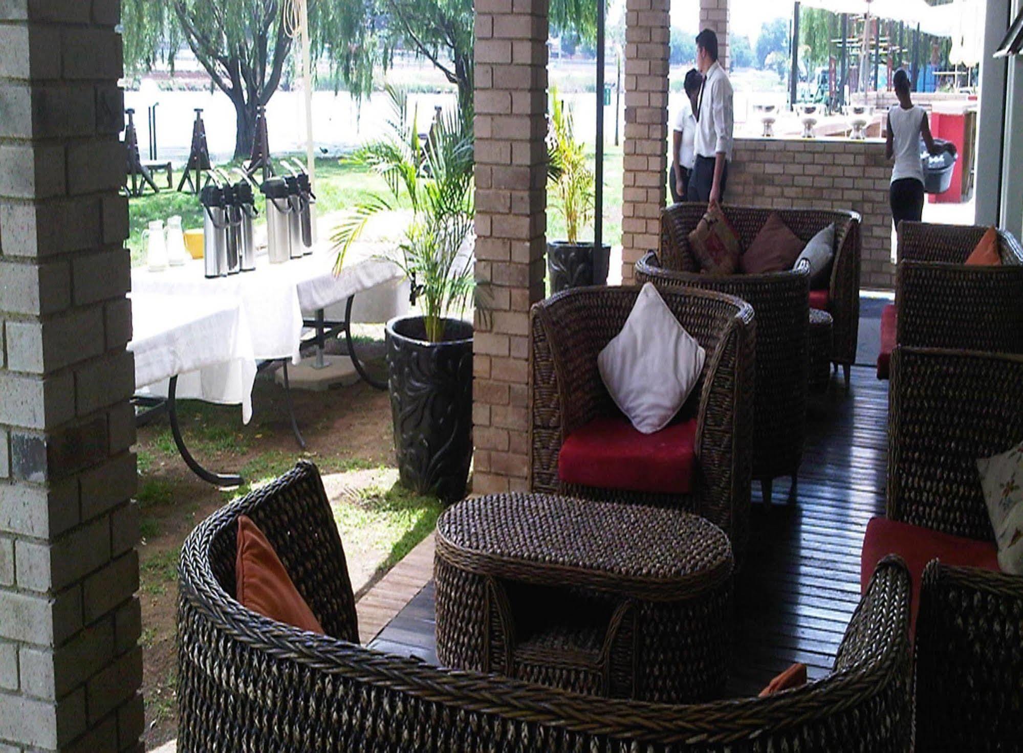 The Lakes Hotel & Conference Centre Benoni Eksteriør billede