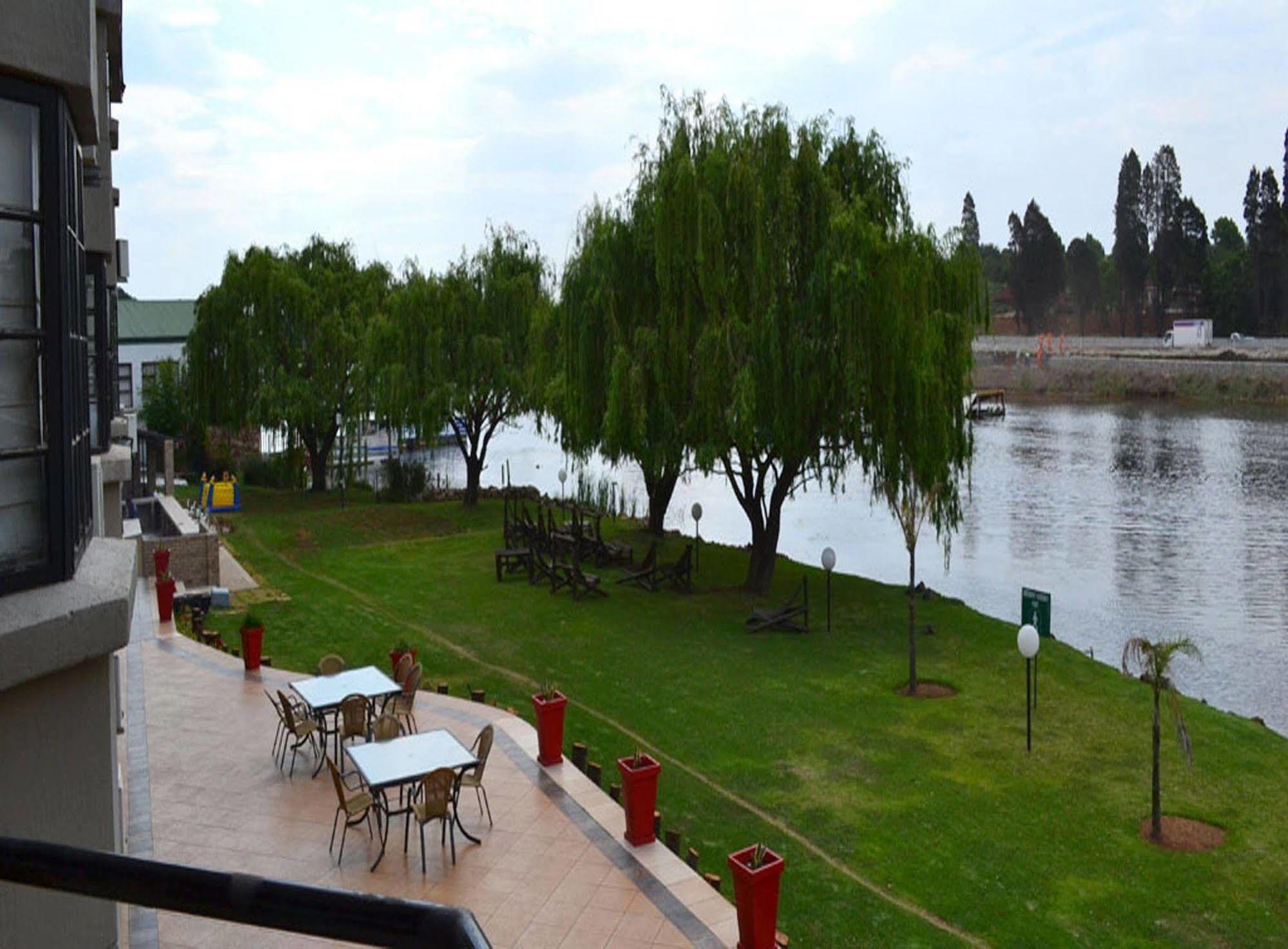 The Lakes Hotel & Conference Centre Benoni Eksteriør billede